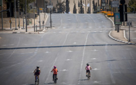 רכיבה על אופניים ביום כיפור בירושלים (צילום: יונתן זינדל, פלאש 90)