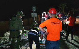 חילוץ המטיילים במדבר יהודה (צילום: דוברות המשטרה)