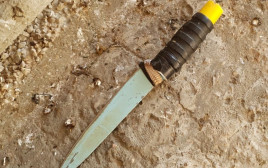 הסכין שנתפסה על המחבלת  (צילום: דוברות המשטרה)