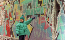 נפילת חומת ברלין (צילום: רויטרס)