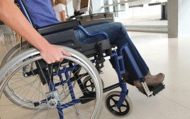 חולה בכיסא גלגלים