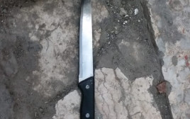 סכין במערת המכפלה (צילום: דוברות המשטרה)