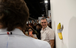 הבננה של מאוריציו קטלן (צילום: רויטרס)