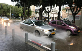 גשם בתל אביב (צילום: אבשלום ששוני)