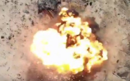 פיצוץ בלוני תבערה  (צילום: צילום מסך)