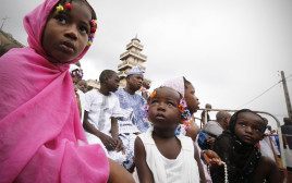 ילדות בחוף השנהב (צילום: רויטרס)