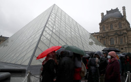 מוזיאון הלובר בפריז נסגר בעקבות חשש מקורונה (צילום: גונזלו פוואנטס, רויטרס)