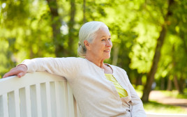 קשישה, אילוסטרציה