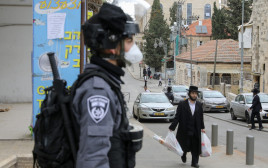 קורונה: אכיפת המשטרה במאה שערים, ירושלים (צילום: מארק ישראל סלם)