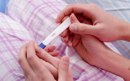 בדיקת היריון (צילום: אינג אימג')