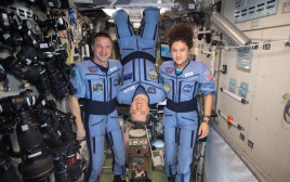 האסטרונאוטים לפני חזרתם לכדור הארץהאסטרונאוטים לפני חזרתם לכדור הארץ (צילום: נאס"א)