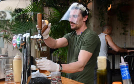 עסקים כמעט כרגיל בפאב הרובינא בת"א (צילום: אבשלום ששוני)