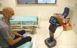 רובוט קורונה