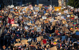 מחאה לזכר ג'ורג פלויד בבריסביין  (צילום:  AAP Image/Glenn Hunt via REUTERS )