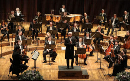 ירון גוטפריד והתזמורת הפילהרמונית (צילום: עודד אנטמן)