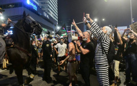 ההפגנה אמש בתל אביב. צילום: אבשלום ששוני (צילום: %אבשלום ששוני%)