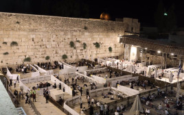תפילת תשעה באב בכותל המערבי ט' באב (צילום: מרק ישראל סלם)