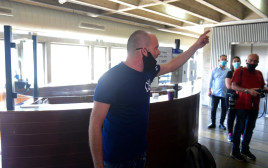 ההורים בכניסה לדיון בהארכת מעצרן של הסייעות