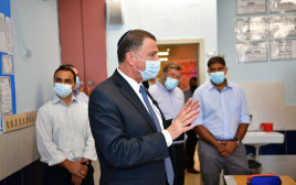 אדלשטיין בביקור בבית ספר באפרת