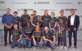 ליאו מסי וה-OrCam Dream Team (צילום: באדיבות אורקם)