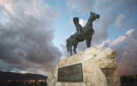 פסל אלכסנדר זייד (צילום: יוסי זמיר, פלאש 90)