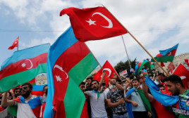הפגנה של אזרחים מאזרבייג'ן בטורקיה (צילום:  REUTERS/MURAD SEZER/FILE PHOTO)