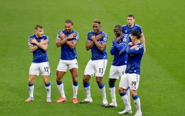 שחקני אברטון חוגגים (צילום: Tony McArdle/Everton FC via Getty Images)