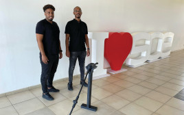 מקל הנחייה החכם והאחים סלומון 