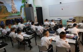 תלמידים חרדים (למצולמים אין קשר לנאמר בכתבה)