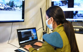 חיילת מחיל התקשוב