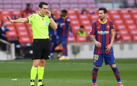 חואן מרטינס מונוארה וליאו מסי. בברצלונה עדיין כועסים (צילום: Alex Caparros/Getty Images)