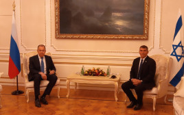 השניים נפגשו באתונה (צילום: דוברות משרד החוץ)