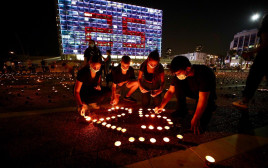הדלקת נרות לזכר יצחק רבין  (צילום: רונן טופלברג,מרכז יצחק רבין)