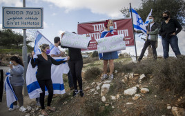 הפגנת הימין בגבעת המטוס (צילום: יונתן זינדל, פלאש 90)