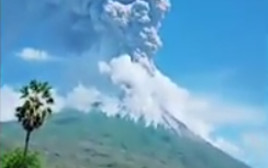 התפרצות הר הגעש באינדונזיה (צילום: צילום מסך: רויטרס)