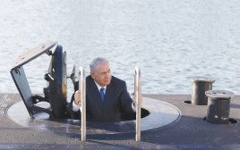 נתניהו בצוללת (צילום: רויטרס)