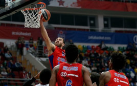 מייק ג’יימס (צילום: Mikhail Serbin/Euroleague Basketball via Getty Ima)