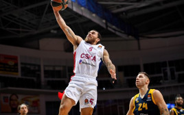 מייק ג’יימס (צילום: Ivan Korzhenevskiy/Euroleague Basketball via Getty)