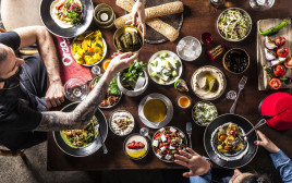 פותחים שולחן של אונזה