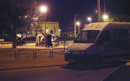 סיוע אנשי על"ם לנוער במצוקה ברחוב (צילום: עמותת עלם)