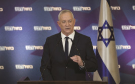 בני גנץ בכפר המכבייה (צילום: אלעד מלכה)