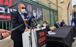 מנכ"ל הדסה פרופ' זאב רוטשטיין במחאת בתי החולים הציבוריים (צילום: מרק ישראל סלם)