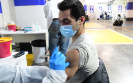 חיסון לקורונה (למצולם אין קשר לנאמר בכתבה)