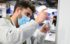 חיסון לקורונה (למצולם אין קשר לנאמר בכתבה)