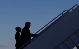 הזוג טראמפ נפרד מהבית הלבן (צילום: רויטרס)