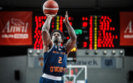 בריאן אנגולה (צילום: אתר FIBA)