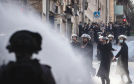 עימותים בין המשטרה לחרדים (צילום: יונתן זינדל, פלאש 90)