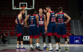 שחקני באסקוניה (צילום: Aitor Arrizabalaga/Euroleague Basketball via Getty)