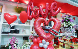 חנות בסעודיה נערכת לקראת הוולנטיינז' דיי (צילום: רויטרס)