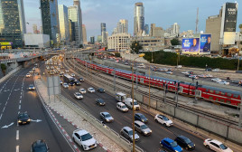 תנועה בנתיבי איילון (צילום: 15 דקות - ארגון צרכני תחבורה ציבורית בישראל )
